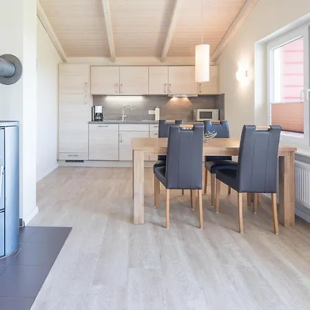 - Strandflieder Holiday home Dagebuell